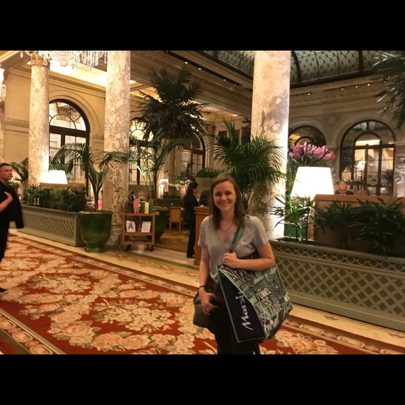 Meet your Posher, Paris - Picture 1 of 1